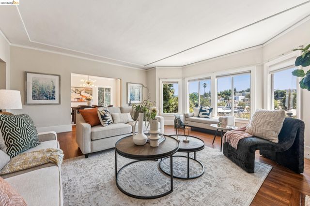 455 Lagunitas Ave, Oakland, CA 94610