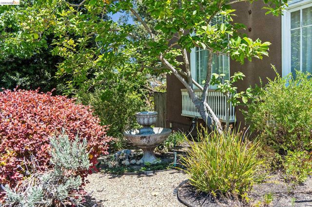 455 Lagunitas Ave, Oakland, CA 94610