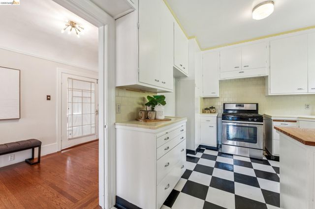 455 Lagunitas Ave, Oakland, CA 94610