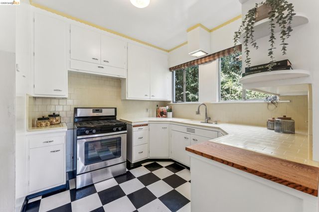 455 Lagunitas Ave, Oakland, CA 94610