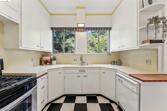 455 Lagunitas Ave, Oakland, CA 94610