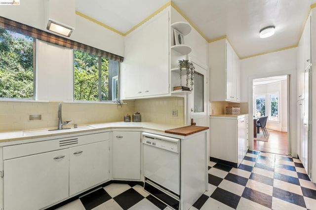 455 Lagunitas Ave, Oakland, CA 94610
