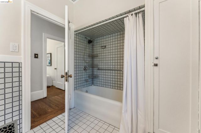 455 Lagunitas Ave, Oakland, CA 94610