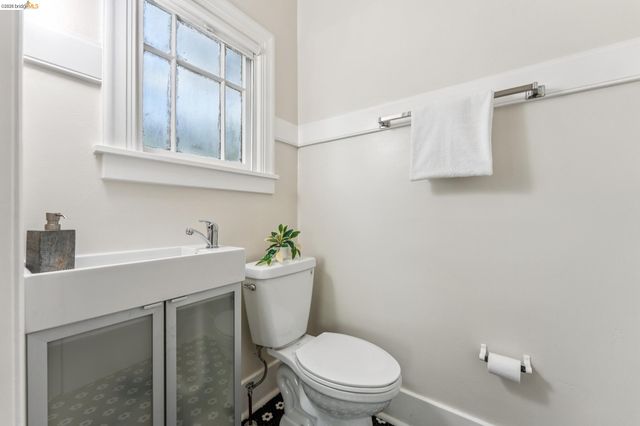 455 Lagunitas Ave, Oakland, CA 94610