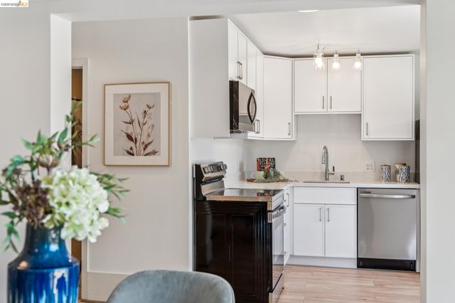 455 Lagunitas Ave, Oakland, CA 94610