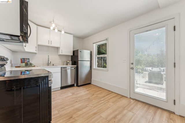 455 Lagunitas Ave, Oakland, CA 94610