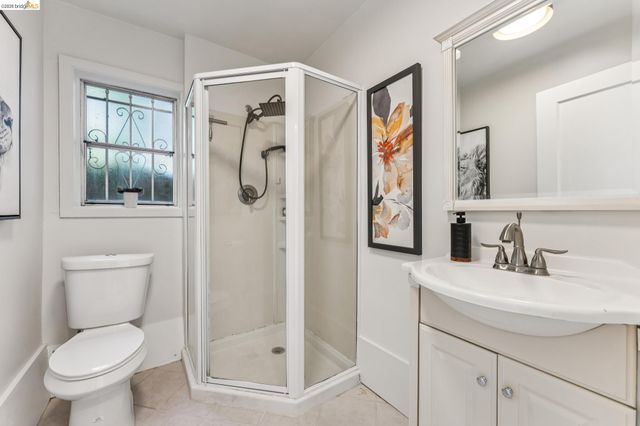 455 Lagunitas Ave, Oakland, CA 94610