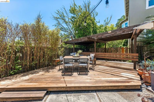 455 Lagunitas Ave, Oakland, CA 94610
