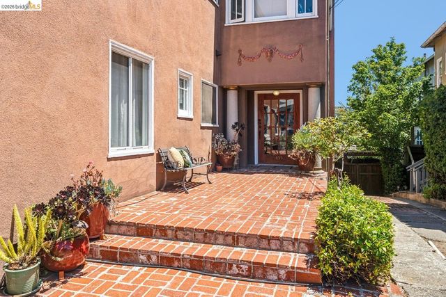 455 Lagunitas Ave, Oakland, CA 94610