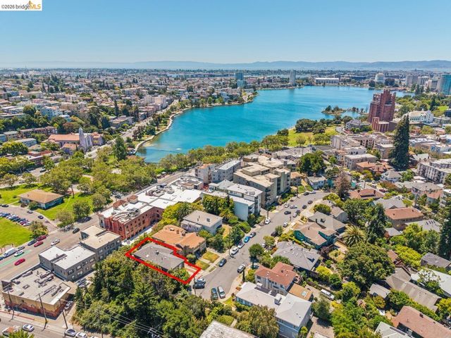 455 Lagunitas Ave, Oakland, CA 94610
