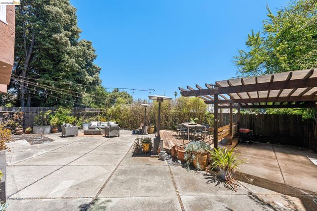 455 Lagunitas Ave, Oakland, CA 94610