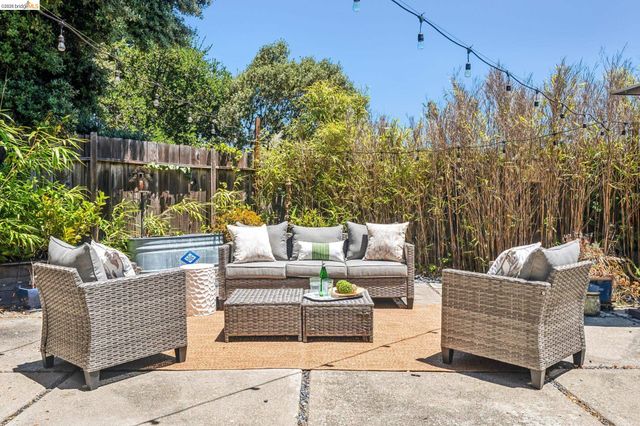 455 Lagunitas Ave, Oakland, CA 94610