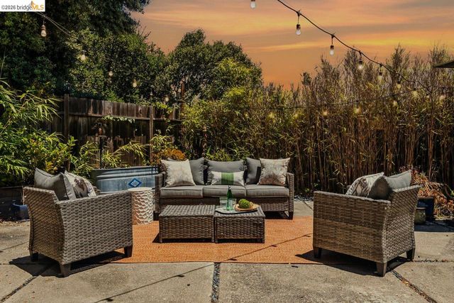 455 Lagunitas Ave, Oakland, CA 94610