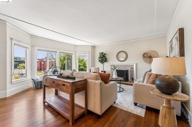 455 Lagunitas Ave, Oakland, CA 94610
