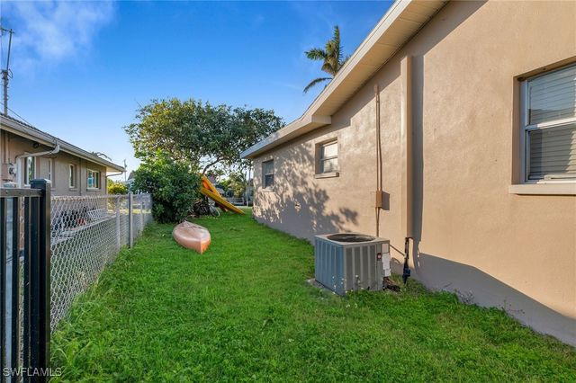 4926 Triton CT W, Cape Coral, FL 33904