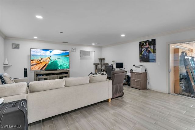 4926 Triton CT W, Cape Coral, FL 33904