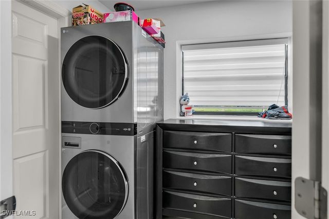 4926 Triton CT W, Cape Coral, FL 33904