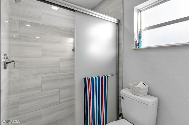 4926 Triton CT W, Cape Coral, FL 33904