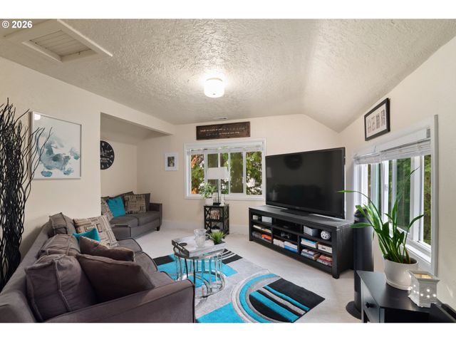 7521 N GLOUCESTER Ave N, Portland, OR 97203