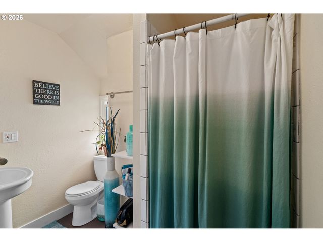 7521 N GLOUCESTER Ave N, Portland, OR 97203