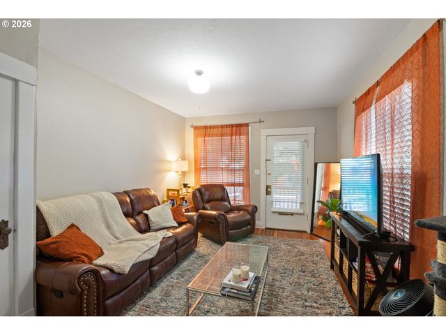 7521 N GLOUCESTER Ave N, Portland, OR 97203