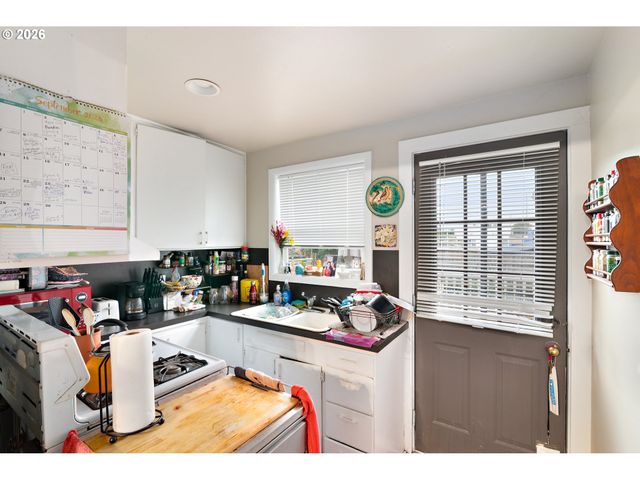 7521 N GLOUCESTER Ave N, Portland, OR 97203