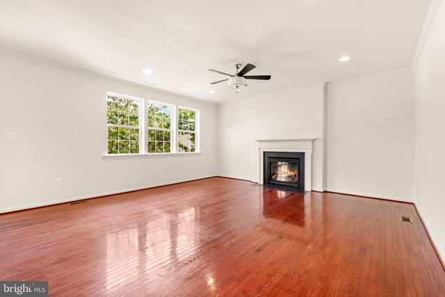 9939 LAKE JACKSON DR, Manassas, VA 20110