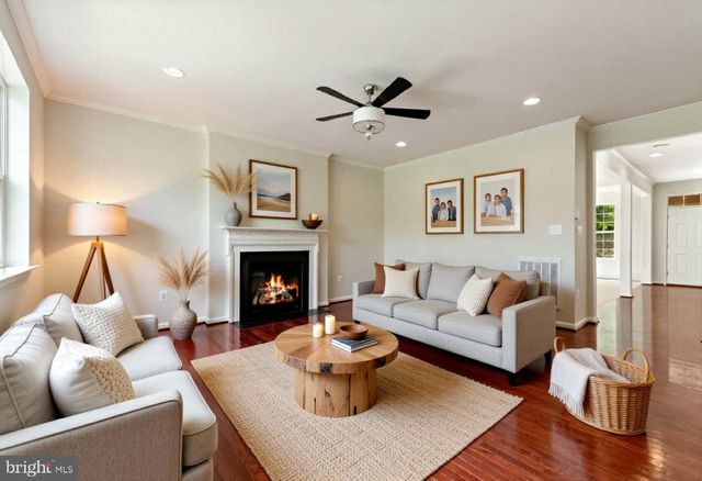 9939 LAKE JACKSON DR, Manassas, VA 20110