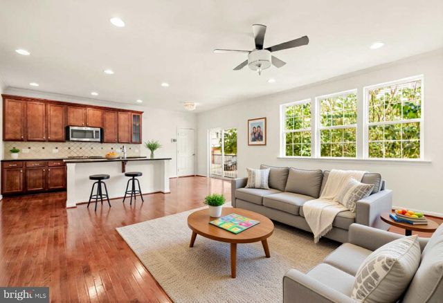 9939 LAKE JACKSON DR, Manassas, VA 20110