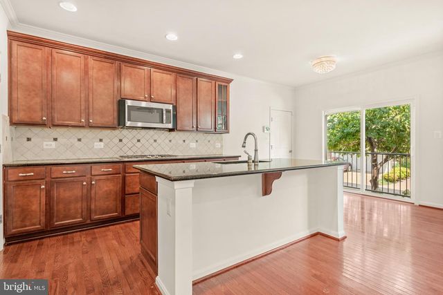 9939 LAKE JACKSON DR, Manassas, VA 20110