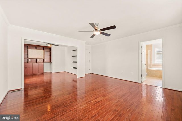 9939 LAKE JACKSON DR, Manassas, VA 20110