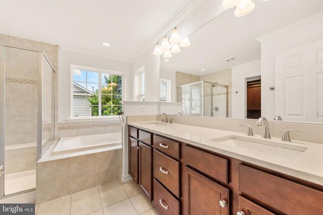 9939 LAKE JACKSON DR, Manassas, VA 20110