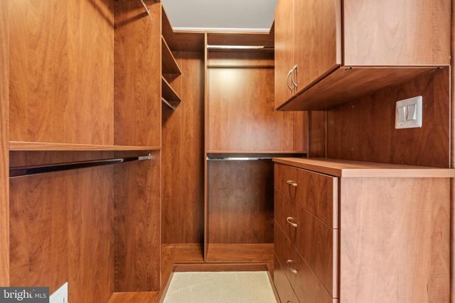 9939 LAKE JACKSON DR, Manassas, VA 20110