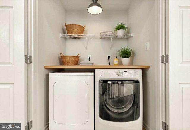 9939 LAKE JACKSON DR, Manassas, VA 20110