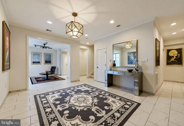 9939 LAKE JACKSON DR, Manassas, VA 20110