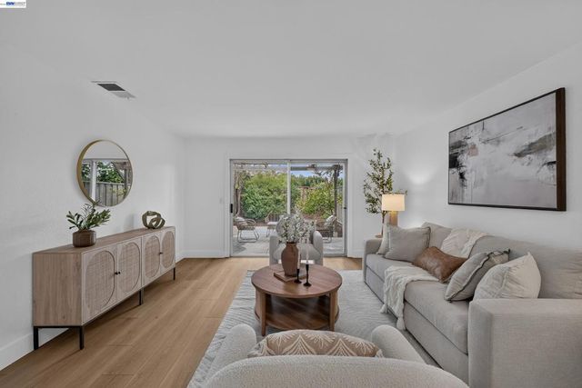 3813 Stone Pointe Way, Pleasanton, CA 94588
