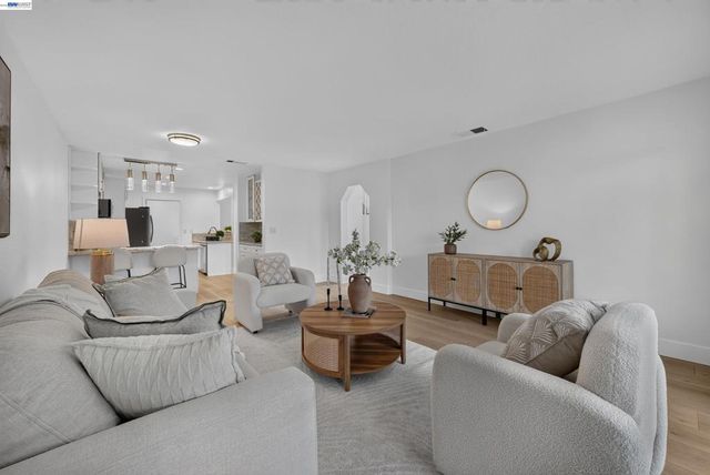 3813 Stone Pointe Way, Pleasanton, CA 94588