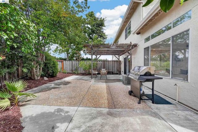 3813 Stone Pointe Way, Pleasanton, CA 94588