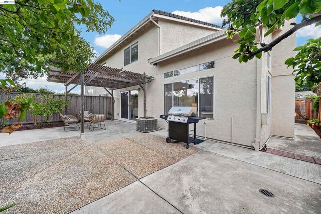 3813 Stone Pointe Way, Pleasanton, CA 94588