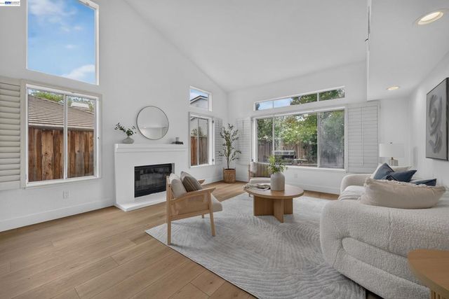 3813 Stone Pointe Way, Pleasanton, CA 94588