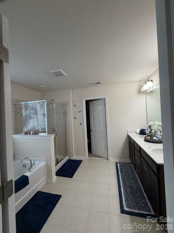 13430 Canterbury Castle Drive, Charlotte, NC 28273