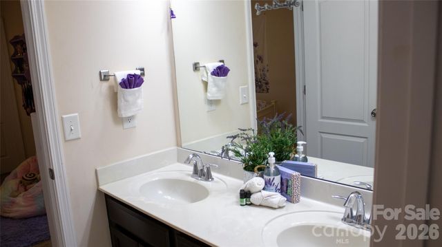 13430 Canterbury Castle Drive, Charlotte, NC 28273