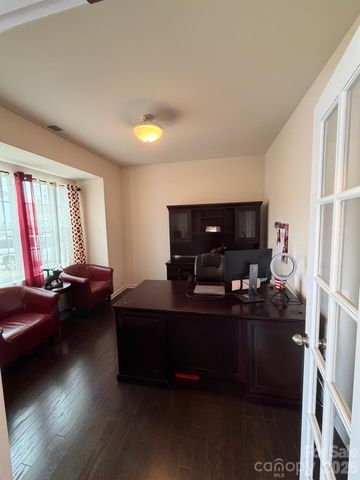 13430 Canterbury Castle Drive, Charlotte, NC 28273