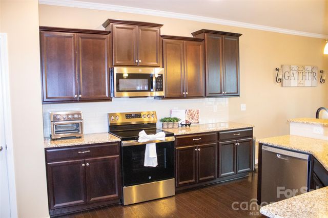 13430 Canterbury Castle Drive, Charlotte, NC 28273