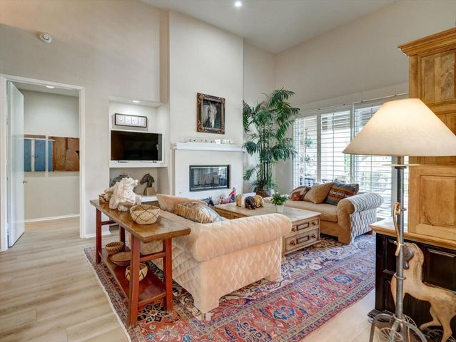 19 Lake Shore Drive, Rancho Mirage, CA 92270