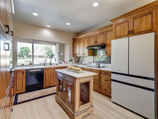 19 Lake Shore Drive, Rancho Mirage, CA 92270