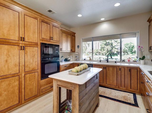 19 Lake Shore Drive, Rancho Mirage, CA 92270