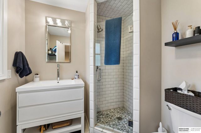 2205 S 90th Street, Omaha, NE 68124