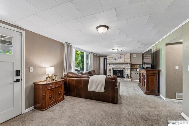 2205 S 90th Street, Omaha, NE 68124