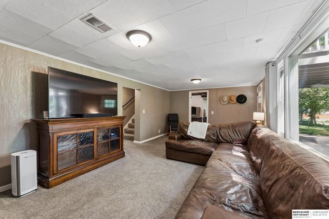 2205 S 90th Street, Omaha, NE 68124